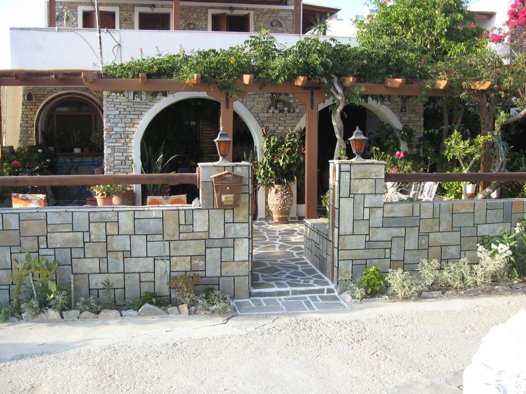 Pension Irini-Vicky Chora  Buitenkant foto