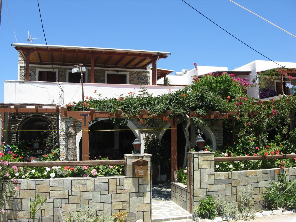 Pension Irini-Vicky Chora  Buitenkant foto