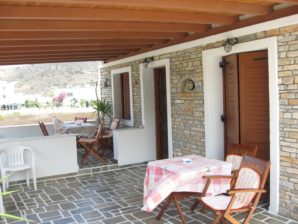Pension Irini-Vicky Chora  Buitenkant foto