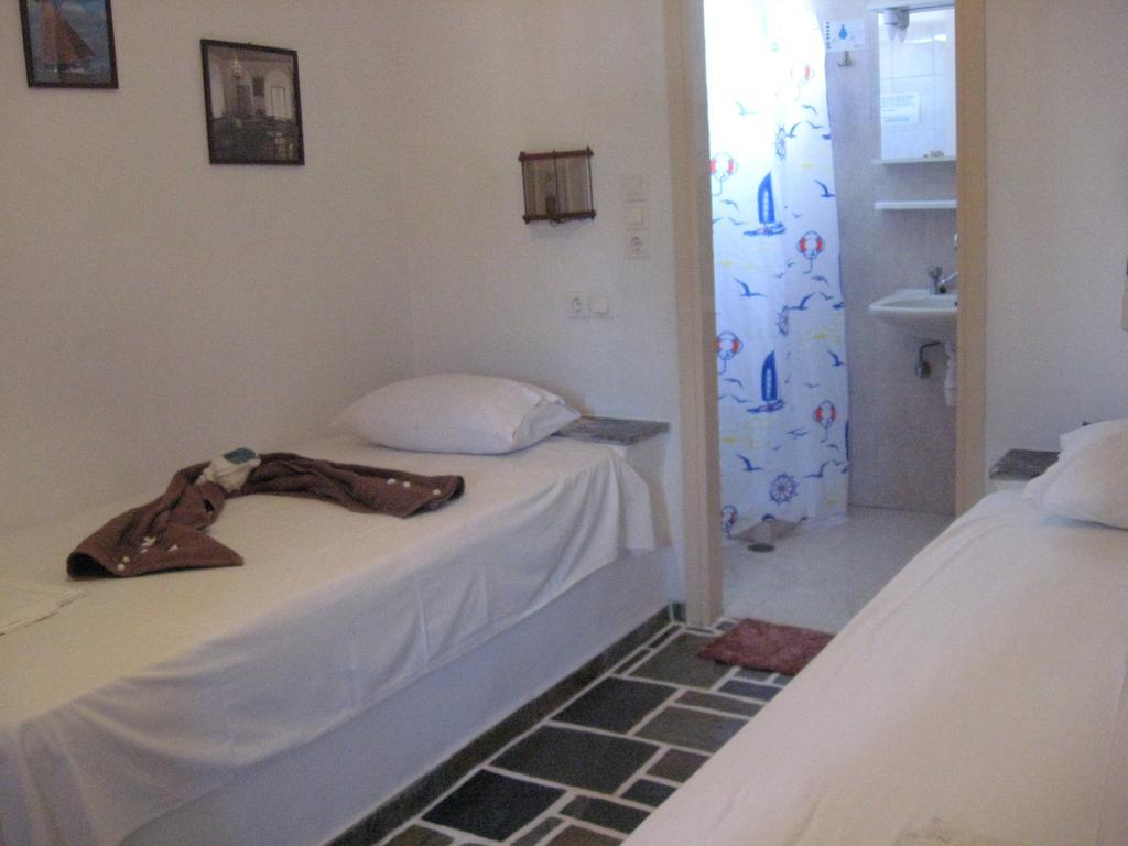 Pension Irini-Vicky Chora  Buitenkant foto