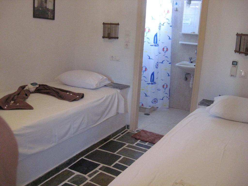Pension Irini-Vicky Chora  Buitenkant foto