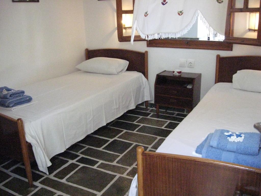 Pension Irini-Vicky Chora  Buitenkant foto